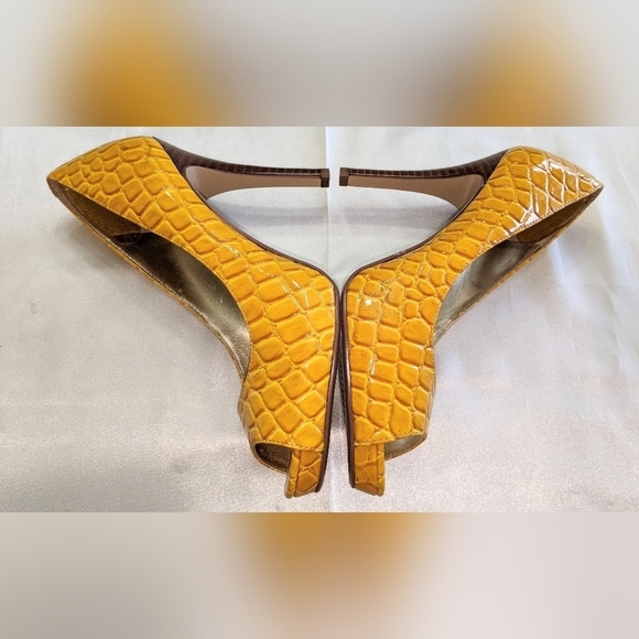 Nine West Liatris Peep Toe Platform Pump Golden Yellow Vegan Leather Sz 5 1/2 - Picture 7 of 9